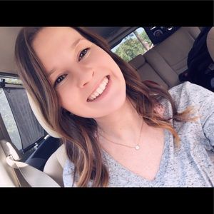 Meet your Posher, Lauren